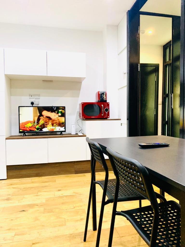 Fancy Flat In Central Лондон Екстериор снимка